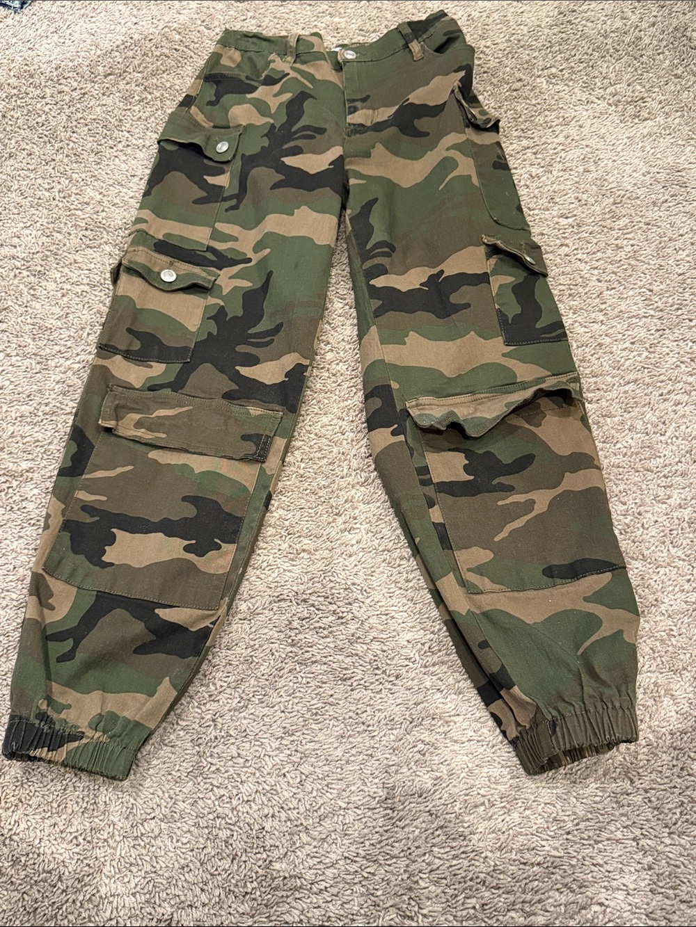Women’s  Camo Cargo Jogger Pants - Green Camouflage